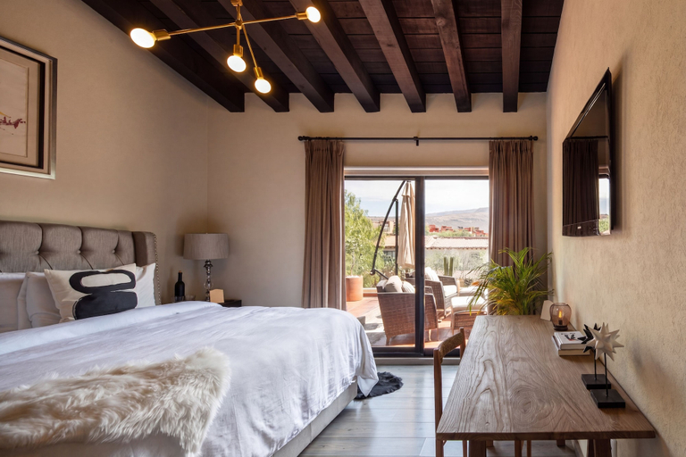 Room 5, Escape to Private & Safe 5Bed with Pools, Allende