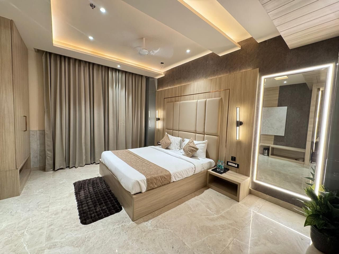 Room 2, The SRM Crystal, Kanpur Nagar