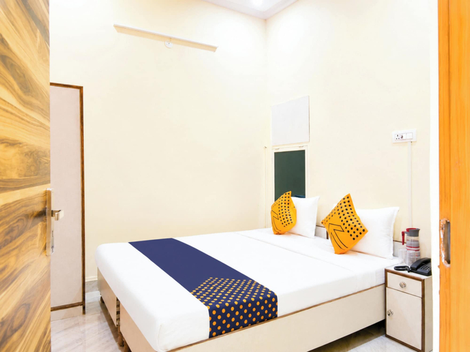 Room 4, Hotel Mahadeva Stay Prayagraj, Kaushambi