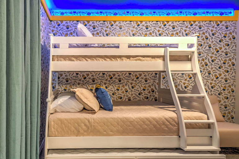 Room 2, Luxury Family Home w/ Private Pool & Game Room, Lake