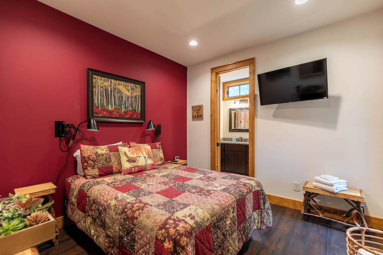 Interior 5, Carolina Wren Cottage, Watauga