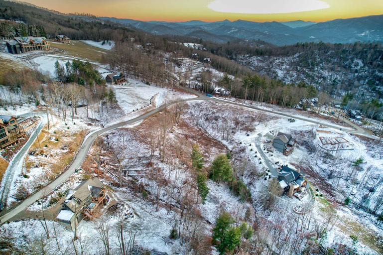 Interior 4, Sunset View Retreat at Eagles Nest, Avery