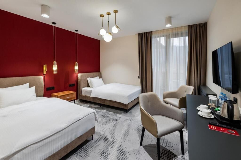 Room 4, Nouvelle Hotel, Oni