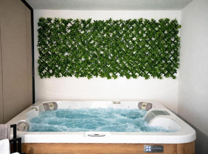 Private spa tub 5, Lux Mobile Homes Vodice, Vodice