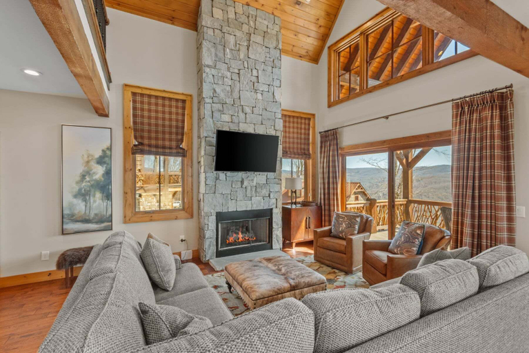 Interior 5, Grin'inn Bear It at Eagles Nest, Avery