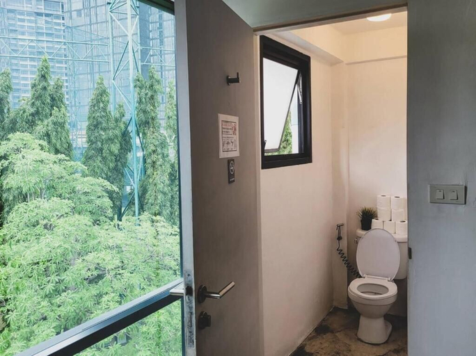 Bathroom 5, HOLY SHEET Hostel, Khlong Toey