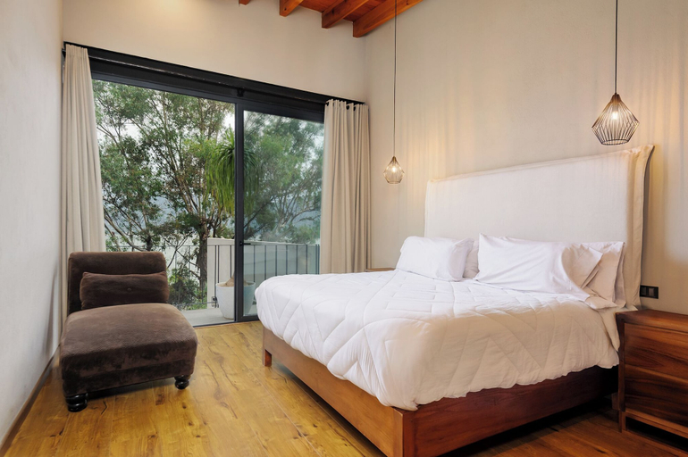 Room 3, Villa del Carmen, Donato Guerra
