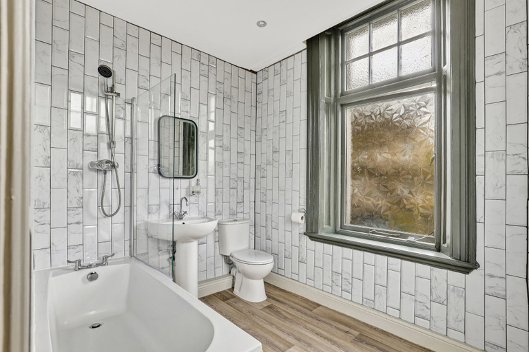 Bathroom 3, The Lambton, Durham