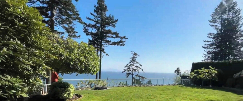 Property grounds 5, Cloud & Tide Trio, Greater Vancouver