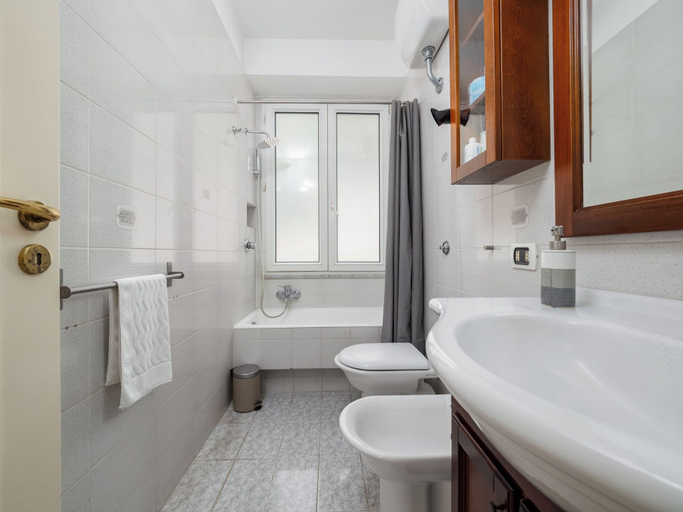 Bathroom 3, Casa Rosa, Napoli