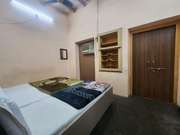 Room 5, Hotel Jannat Palace Near Jama Masjid, Delhi