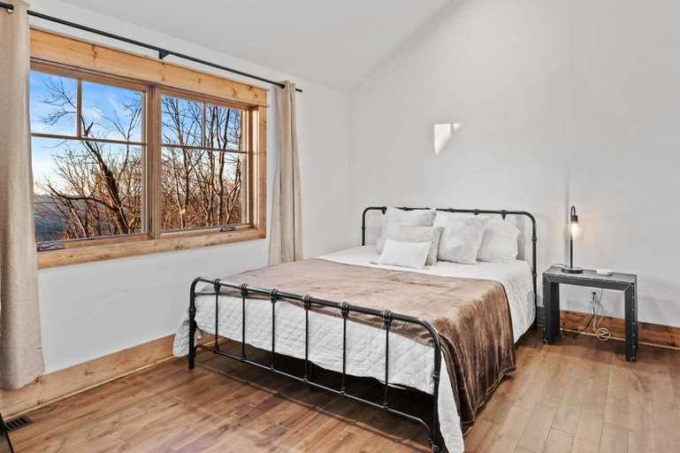 Interior 5, Sunset View Retreat at Eagles Nest, Avery