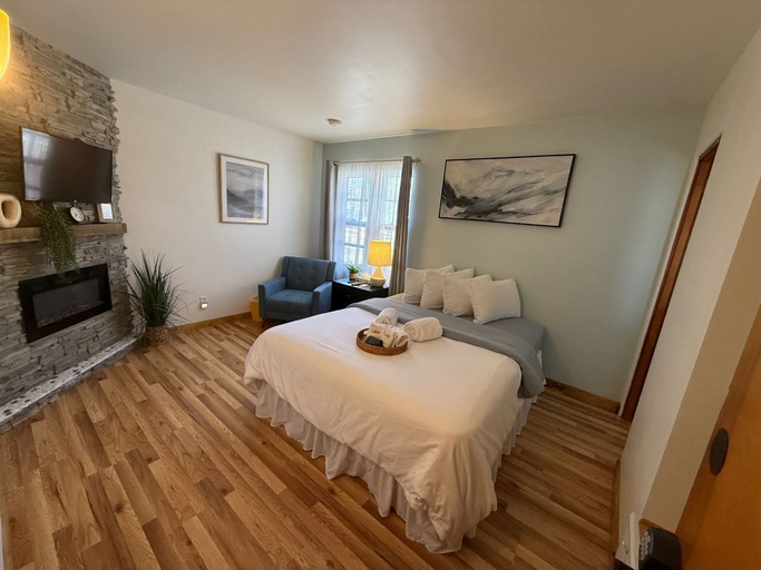 Room 4, Scott's Superior Inn and Cabins, Ontonagon