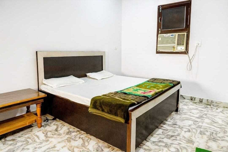Room 2, J.P. Hotel, Kanpur Nagar