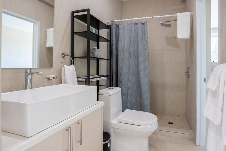 Bathroom 5, Belmont Villas