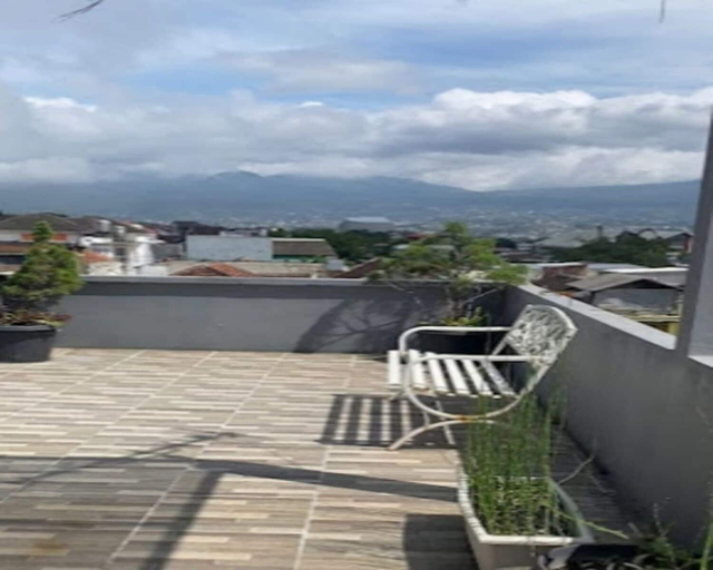 Terrace/patio 4, Cozzy Penny House Private Pool, Malang