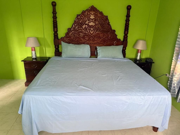 Room 3, Reggae Moon Guesthouse