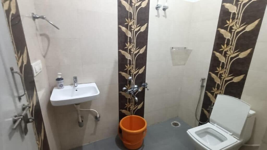 Bathroom 2, Sugarcane Homestay, Chikmagalur