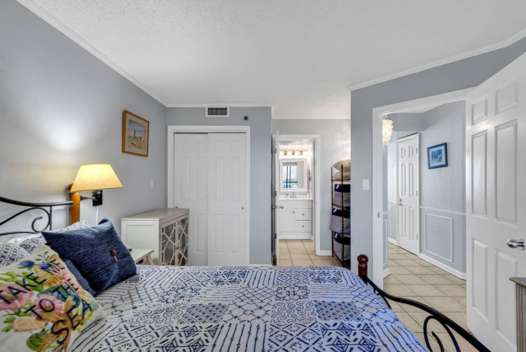 Room 2, Ocean Forest Plaza 912, Horry