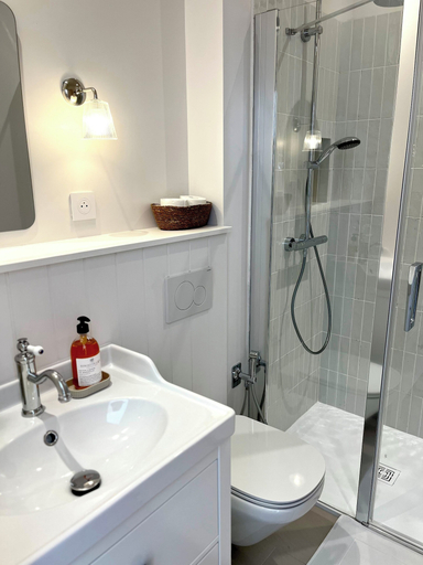 Bathroom 3, Le Clos des Berges de l'Ain, Ain