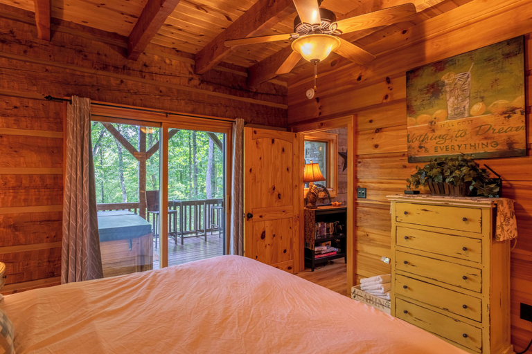 Interior 4, Walk In The Clouds, Watauga