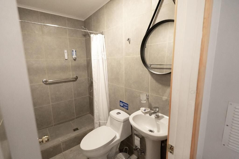 Bathroom 2, Rufus Boutique, Última Esperanza