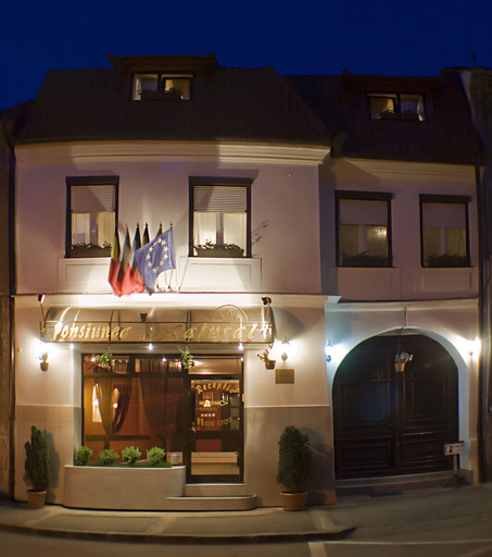 Front of property - evening/night, StayNATURAL Brasov Center, Brasov