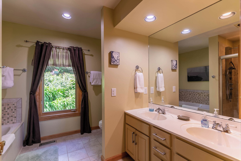 Interior 3, Chipmunk View Lodge - Amazing Views, hot Tub, and Manmade Waterfall, Watauga