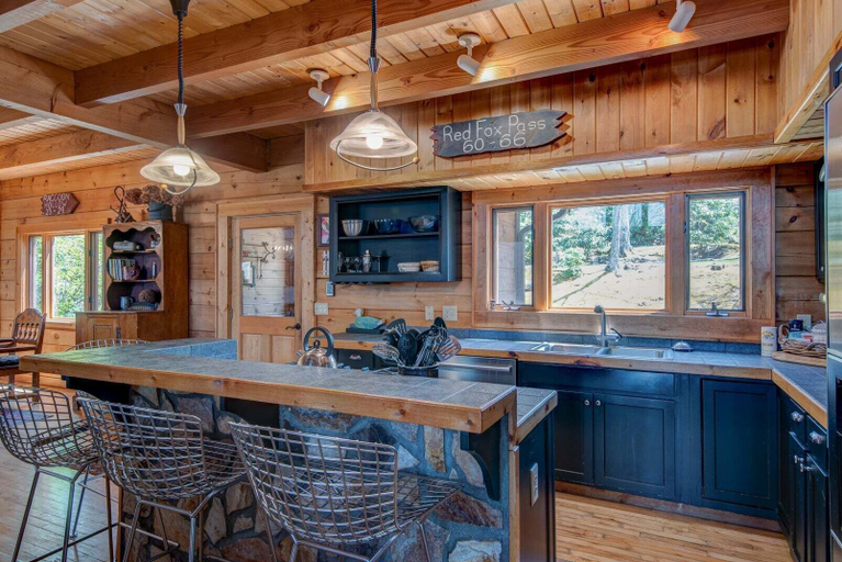 Interior 4, Boles Lodge, Watauga