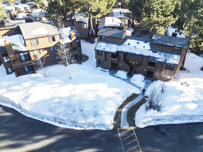 Interior 5, Mountain Condo Spa Pool and Ski Shuttle Access, Mono