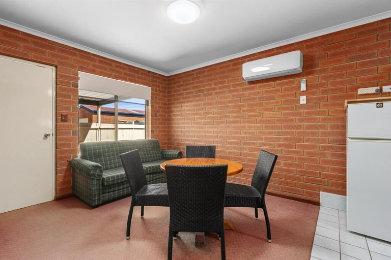 Dining, Edithburgh Seaside Motel, Yorke Peninsula - South