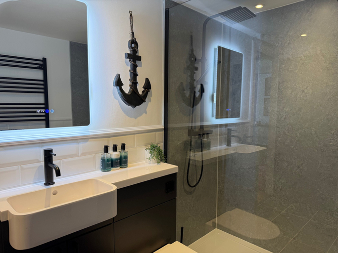 Bathroom 4, Sea View 4-Bed Townhouse Sleeps 7 in Anstruther, Fife