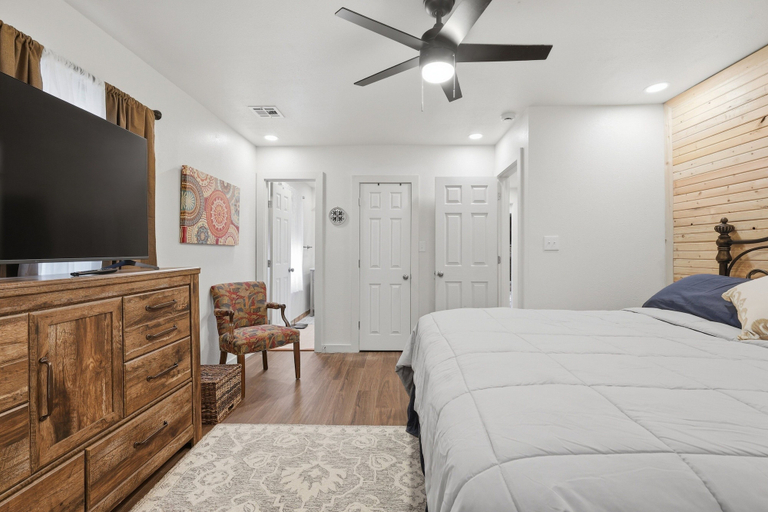 Room 2, Modern Farmhouse 3br Tulsa Oasis 3 Bedroom Home, Tulsa