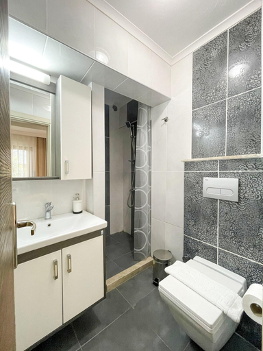Bathroom 3, Xox Apart Hotel, Ula