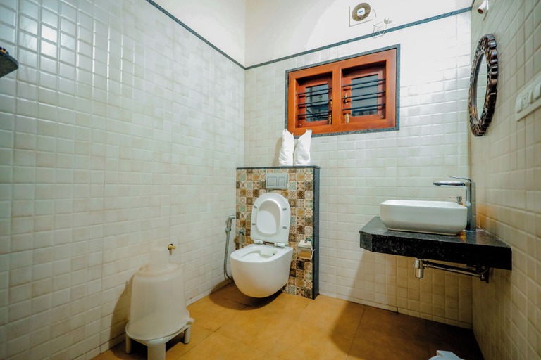 Bathroom 4, Akruthi Palm Pavilion Resort, Chikmagalur