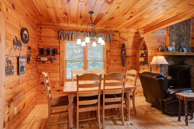 Food & Drinks, Kaylee's Kabin 2BR log Cabin Located in Valle Crucis, Watauga
