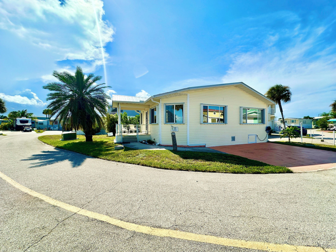 Interior 2, Views for Days 2BR Beach House N1344, Saint Lucie