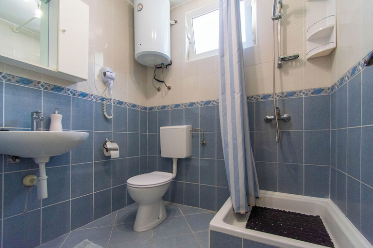 Bathroom 3, Apartments Lapa, Tisno