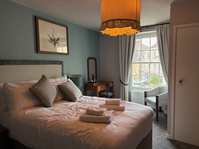 Room 2, Oak House, Somerset
