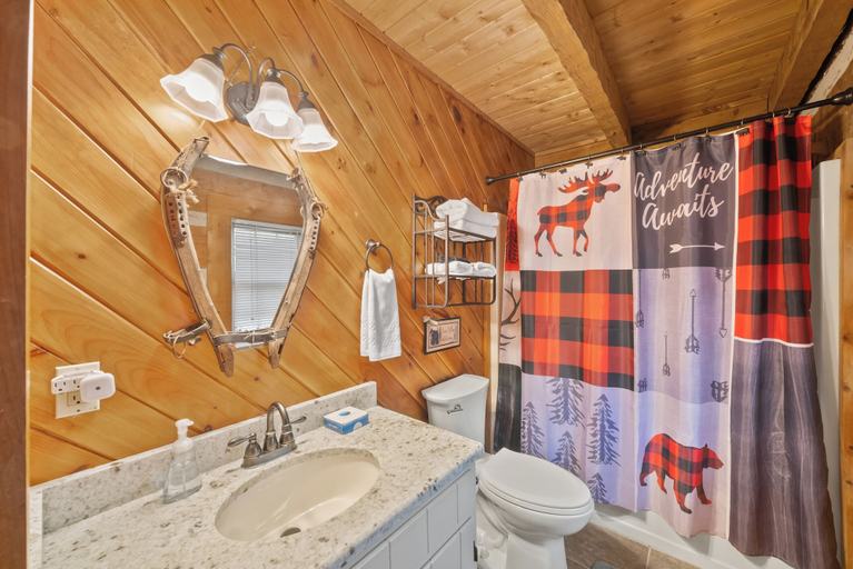 Interior 4, 5 Bears Cabin Wooded Cabin With hot Tub, Arcade Games, Pool Table, Fire pit, Watauga