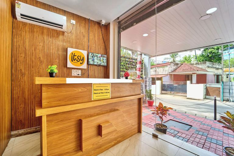 Reception 5, Itsy Hotels Salees Enclave - Near Padmanabhaswamy Temple, Thiruvananthapuram