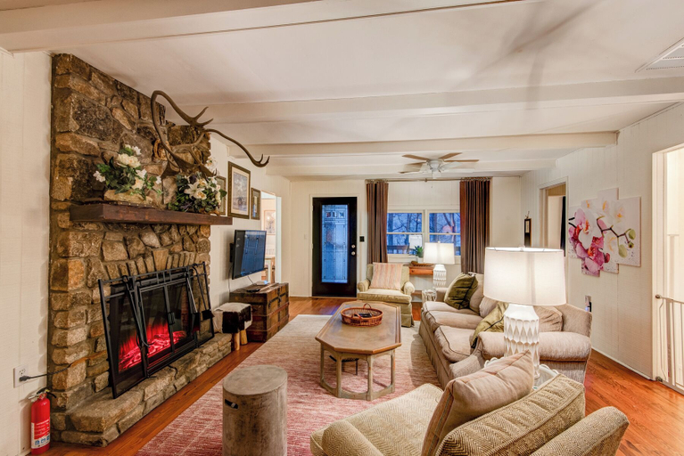 Interior 5, Orchid Cabin, Watauga
