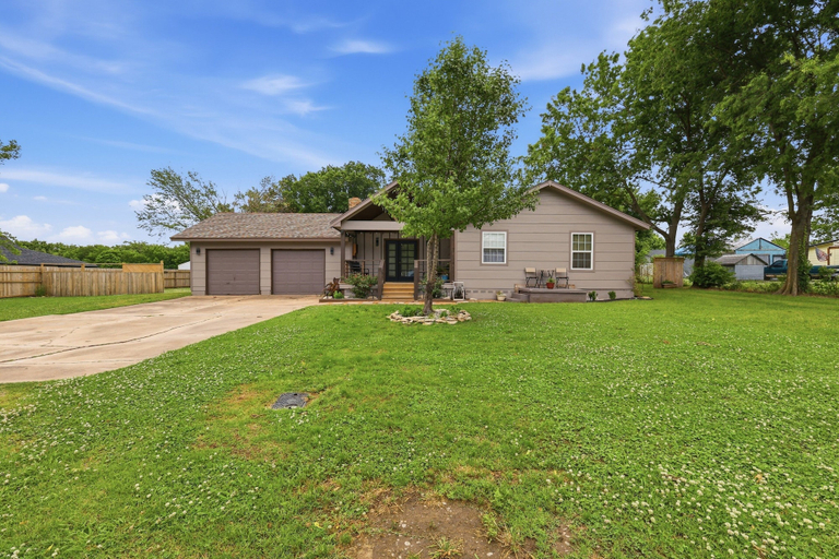 Exterior 5, Modern Farmhouse 3br Tulsa Oasis 3 Bedroom Home, Tulsa