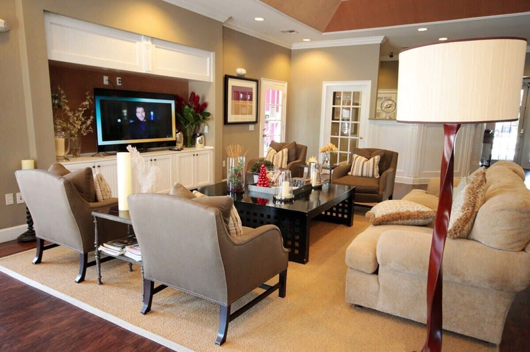 Living area 2, Spacious Disney Area Townhouse w/ Pool & Free Parking, Osceola