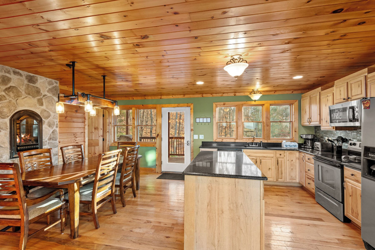 Interior 4, Beech Mountain Breeze - Views, pet Friendly, hot Tub, Sleeps 14, Watauga