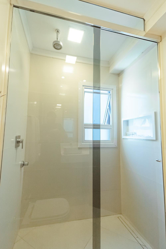 Bathroom 4, Hotel Alles Blau, Pelotas