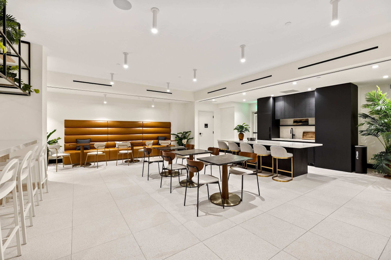 Dining 4, Skyline Pool & Spa Miami, Miami-Dade