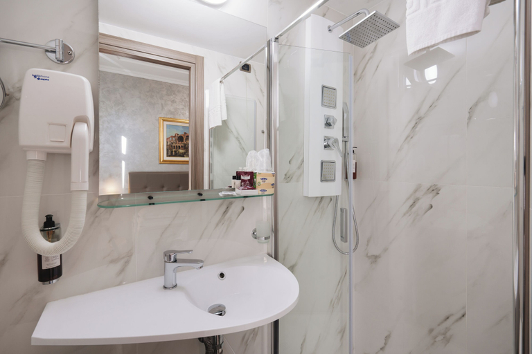 Bathroom 4, Affittacamere Centro Cavour, Rome