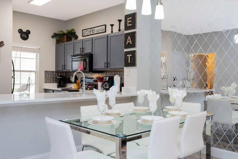 Room 5, Emerald Island Townhouse With Pool & Fast Wifi, Osceola