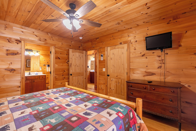 Bedroom 2, A Happy Roost, Watauga